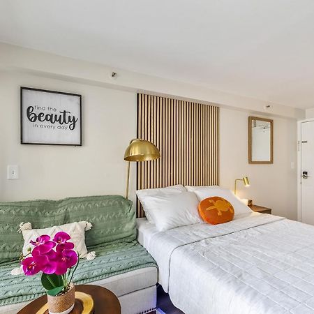 Bright & Cozy Condo Unit With Balcony! Гонолулу Экстерьер фото