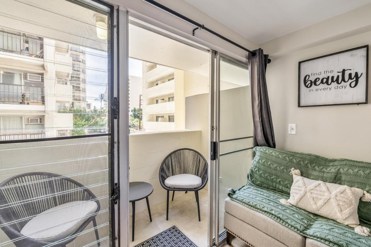 Bright & Cozy Condo Unit With Balcony! Гонолулу Экстерьер фото
