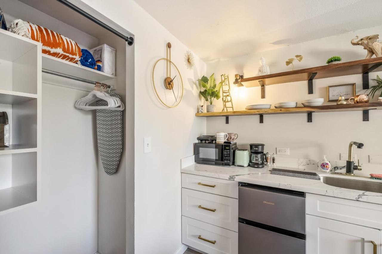 Bright & Cozy Condo Unit With Balcony! Гонолулу Экстерьер фото