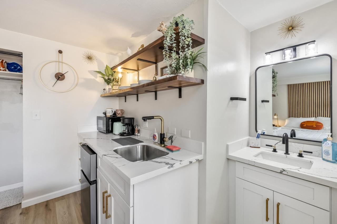 Bright & Cozy Condo Unit With Balcony! Гонолулу Экстерьер фото