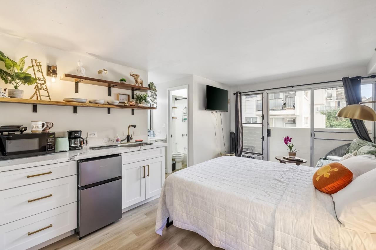 Bright & Cozy Condo Unit With Balcony! Гонолулу Экстерьер фото